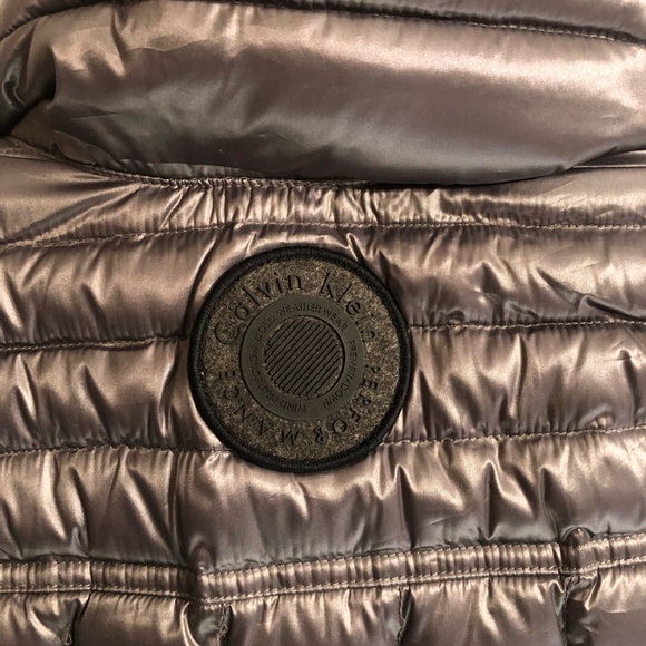 Calvin Klein Performance Vest. New without Tags - Picture 3 of 10